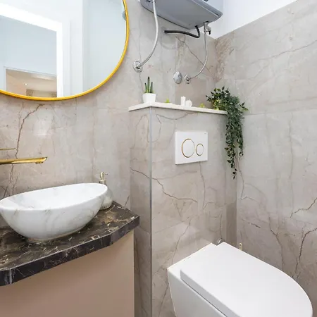 아파트 Beautiful Apartment In Split With Wifi