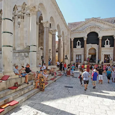 Beautiful Apartment In Split With Wifi 아파트 *