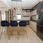 Beautiful Apartment In Split With Wifi Apartamento *