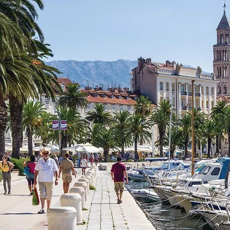 Beautiful Apartment In Split With Wifi Apartamento *